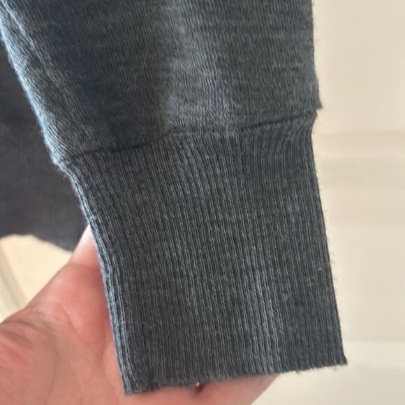 JOHN VARVATOS S 100% wool light weight v neck sweater - Picture 5 of 11